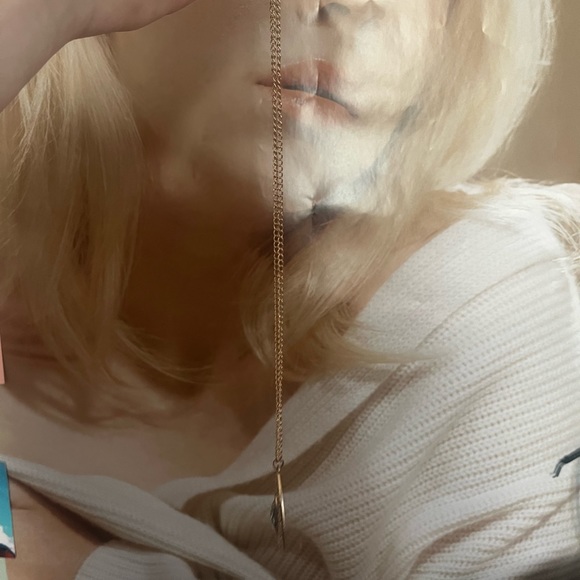 This is a costume jewelry necklace - Picture 2 of 2